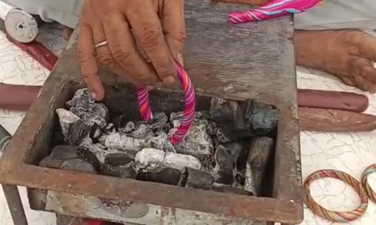 Lac-Bangle Making