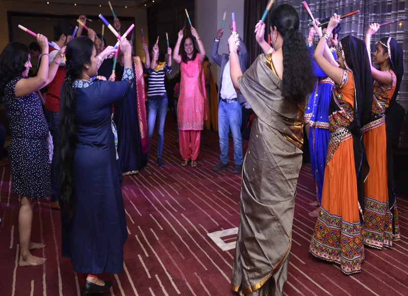 dandiya-dancers